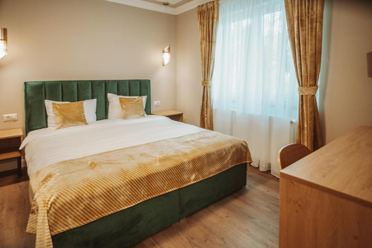 B59 Boutique Hotel Câmpulung Moldovenesc Buitenkant foto