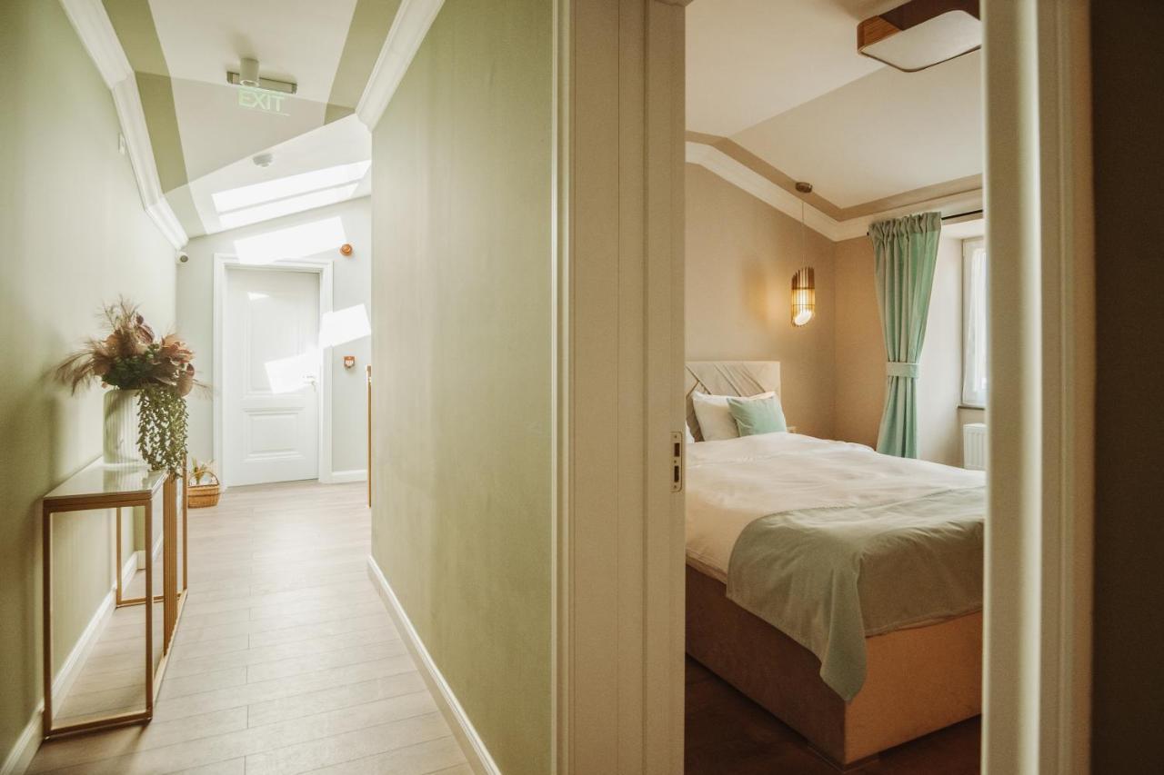 B59 Boutique Hotel Câmpulung Moldovenesc Buitenkant foto