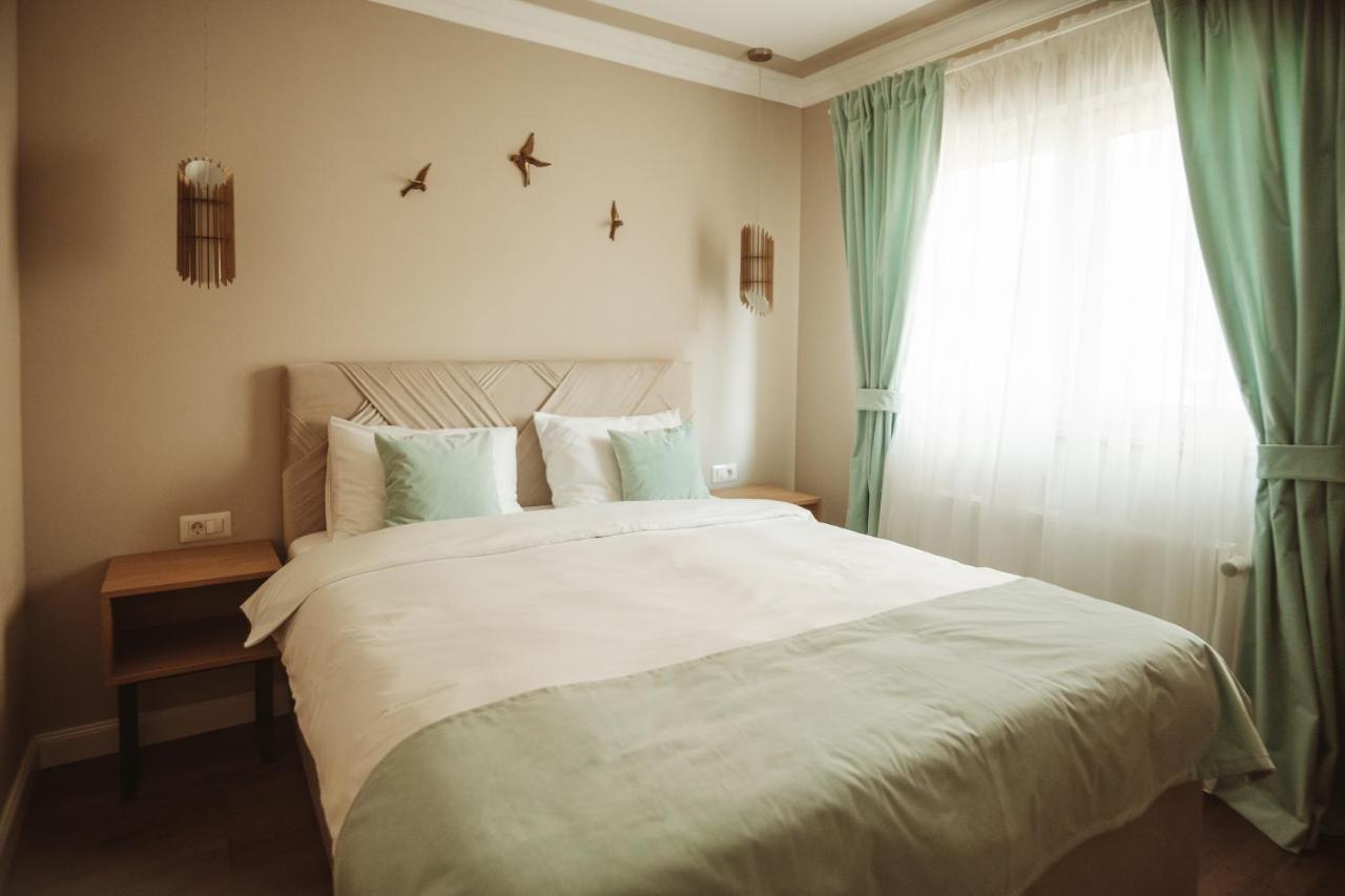 B59 Boutique Hotel Câmpulung Moldovenesc Buitenkant foto