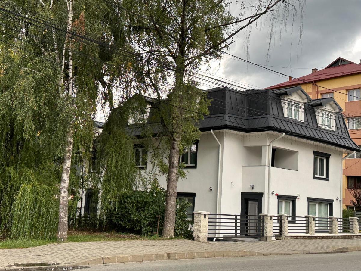 B59 Boutique Hotel Câmpulung Moldovenesc Buitenkant foto