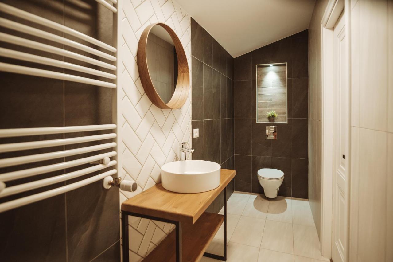 B59 Boutique Hotel Câmpulung Moldovenesc Buitenkant foto