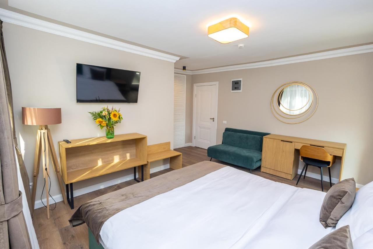 B59 Boutique Hotel Câmpulung Moldovenesc Buitenkant foto