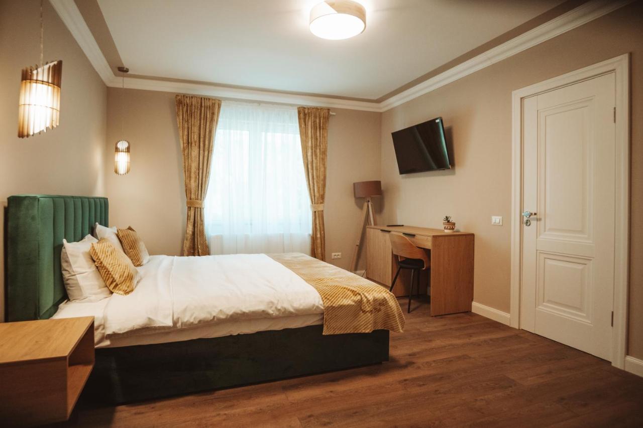 B59 Boutique Hotel Câmpulung Moldovenesc Buitenkant foto